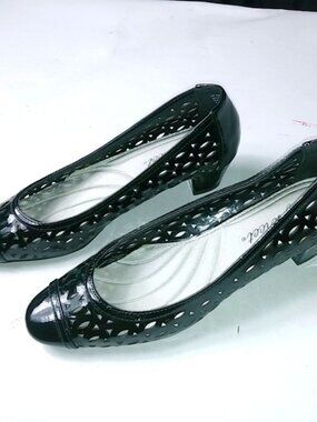 Easy Street 8.5M Perforated Black Patent Pumps Low Heel Shoes Funeral